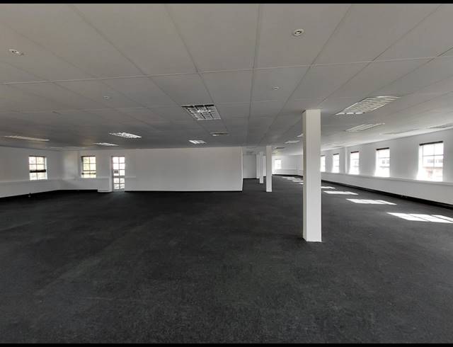 2,804M² OFFICE FOR SALE IN FOURWAYS